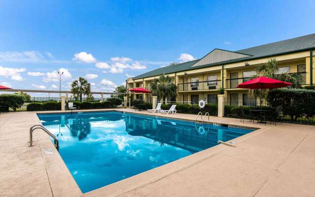 Quality Inn & Suites near Lake Eufaula