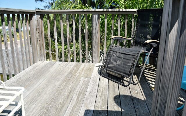 Paradise Cottage On Gulf Street - Three Bedroom Home