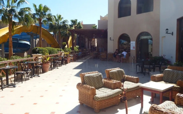 The Three Corners Palmyra Resort