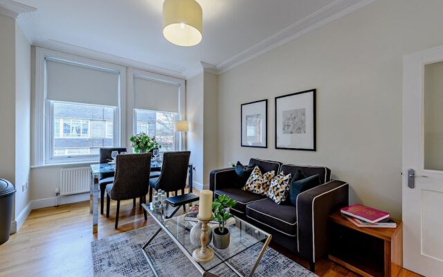 Spacious 3 Bedroom Apartment in Hammersmith