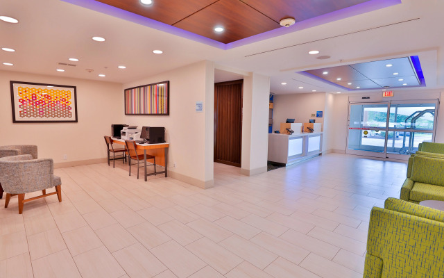 Holiday Inn Express & Suites Dickson by IHG