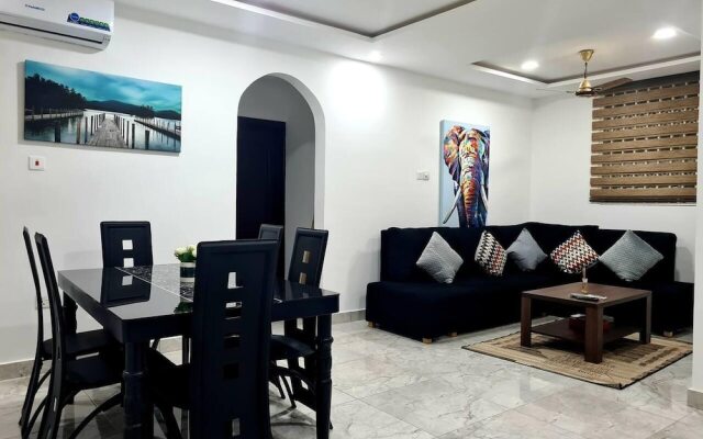 Spacious, Quiet & Cozy- Close to Highway-parking