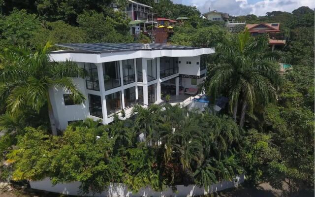 Casa con espectacular vista al mar