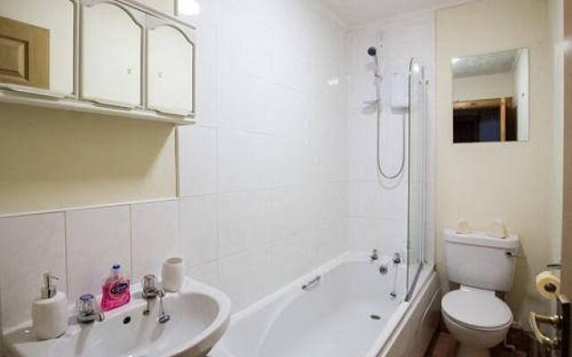 Crown Apartment