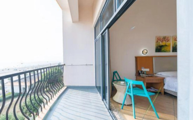 Beihai Seaview Caiyun Hotel (Qiaogang Beach Qiaogang Fengqing Street)