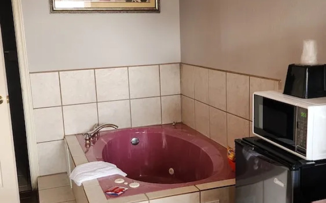 Benbrook Inn & Suites