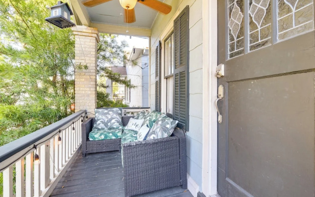 ~ Half-mi to Galveston Seawall: Apartment w/ Deck!