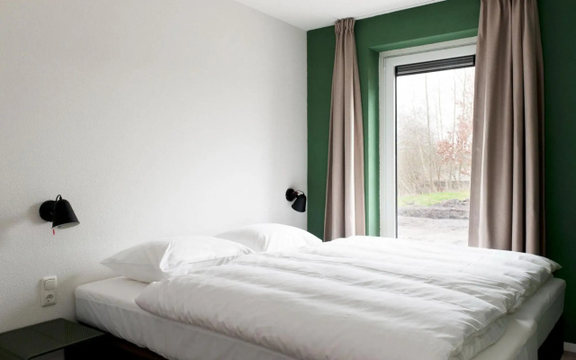 Luxurious group home with hot tub in Vlagtwedde