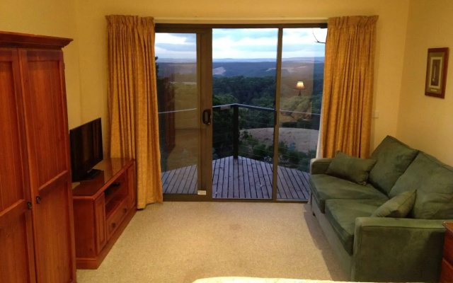 Southern Anchorage Retreat