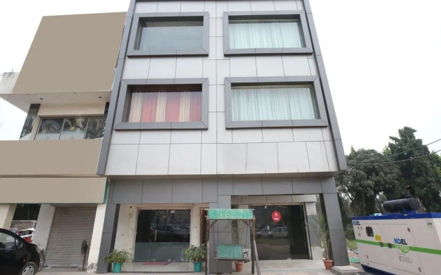 OYO 16443 Hotel Jb