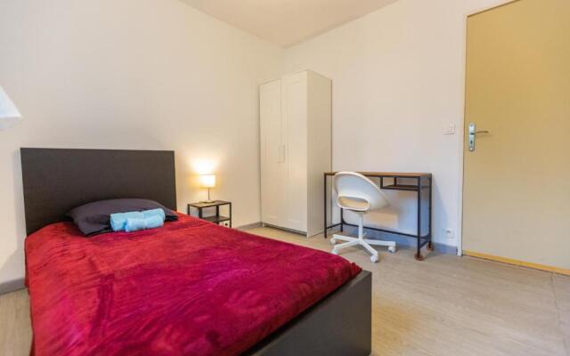 Superbe T4 renove spacieux avec stationnement libre et gratuit