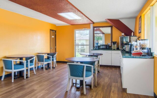 Travelodge by Wyndham Forsyth