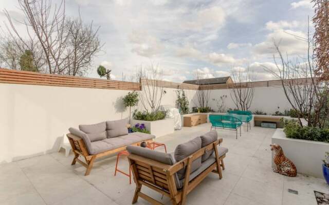 Incredible 5 Bedroom Home Overlooking Queen's Park