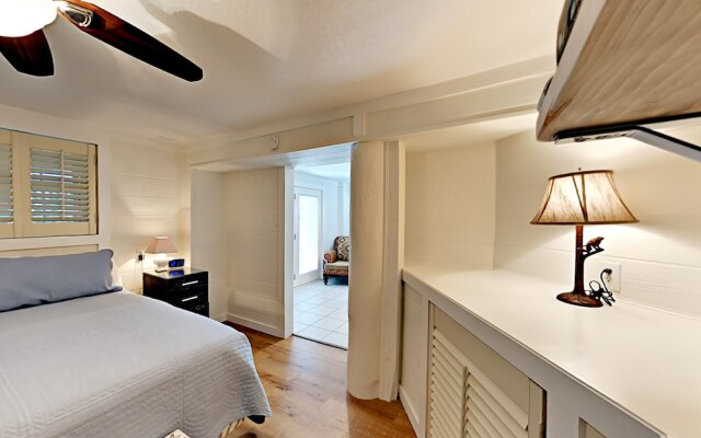 The Purple House - Four Bedroom Home