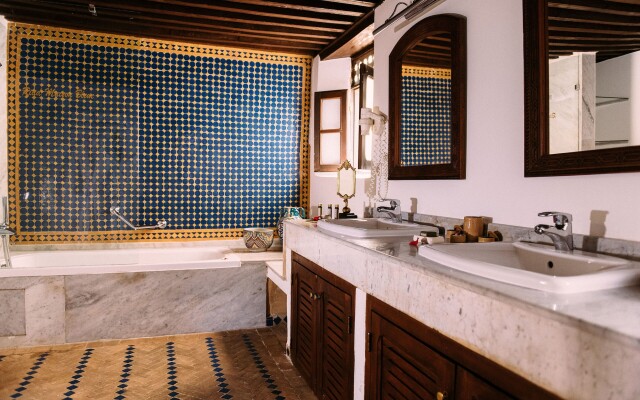 Riad Maison Bleue And Spa