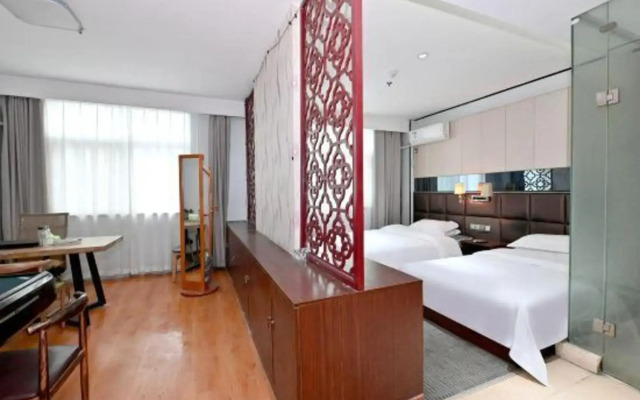 Royal Hotel