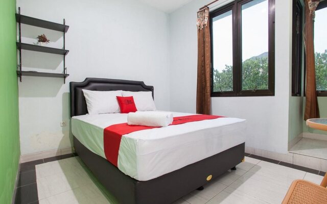 RedDoorz Syariah near DBL Arena 2