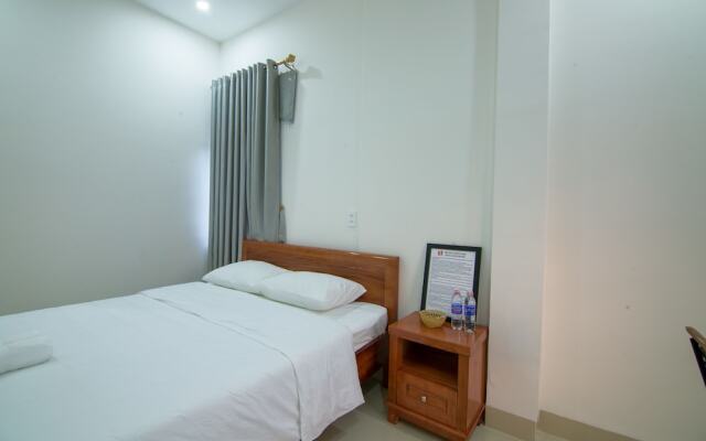 Au Lac Bar & Hostel