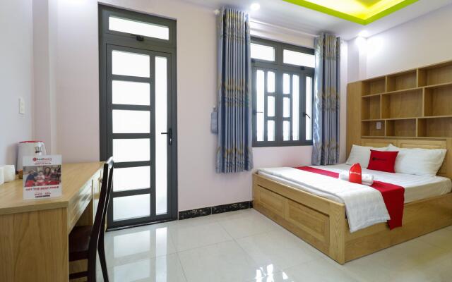 RedDoorz Gia Bao Hotel