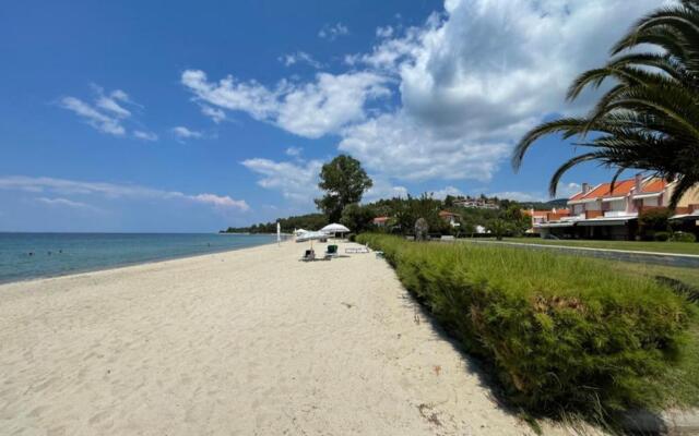 Relax in This Sithonia Property With Ocean Views