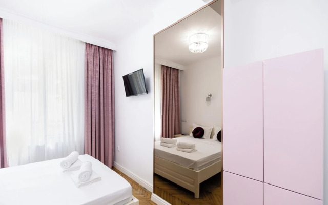 Bucharest Studio Wonderland Room