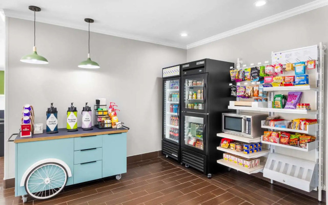 Spark by Hilton Pearland (H)