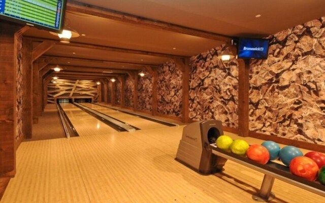 Luxury 2 Bedroom Mountain Vacation Rental in Breckenridge with Access to a Hot Tub Just Two Blocks from Main Street