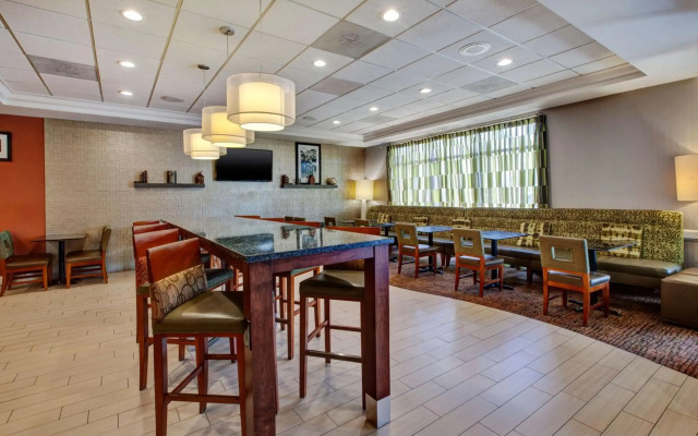 Hampton Inn College Park