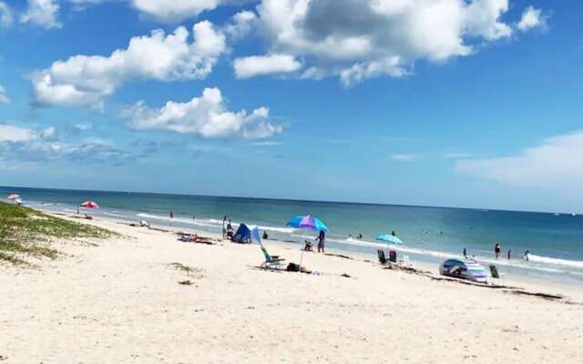 Fort Pierce - 2BD 2BA Tropical Surfside Retreat