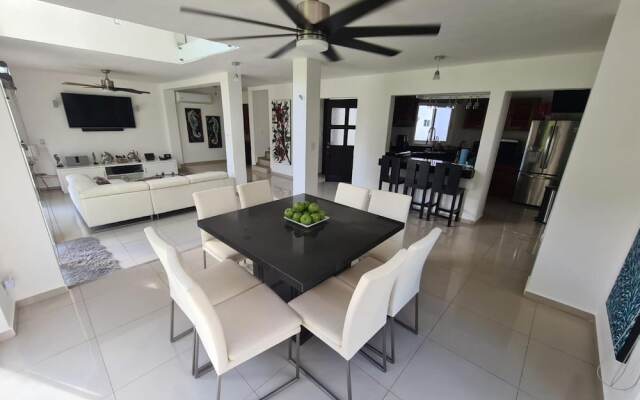 Gorgeous 3BR 3BA Villa in Playacar