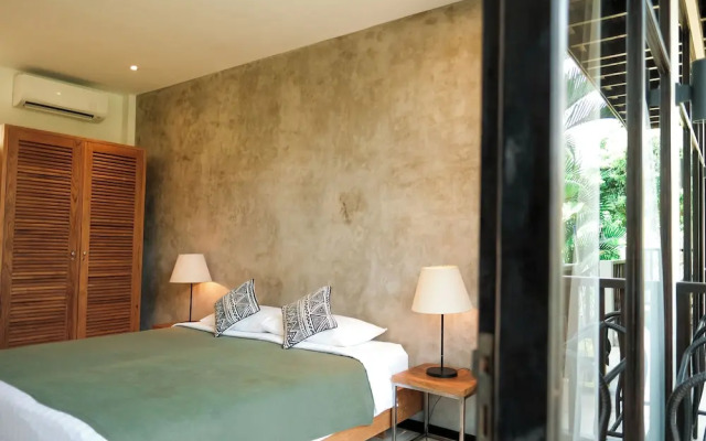 Wave House - Surf Camp