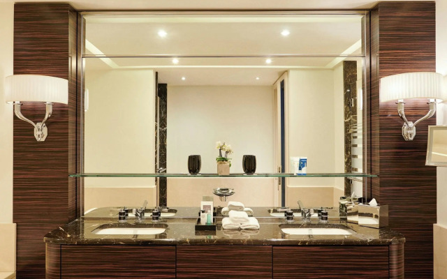 Prince de Galles, a Luxury Collection Hotel, Paris