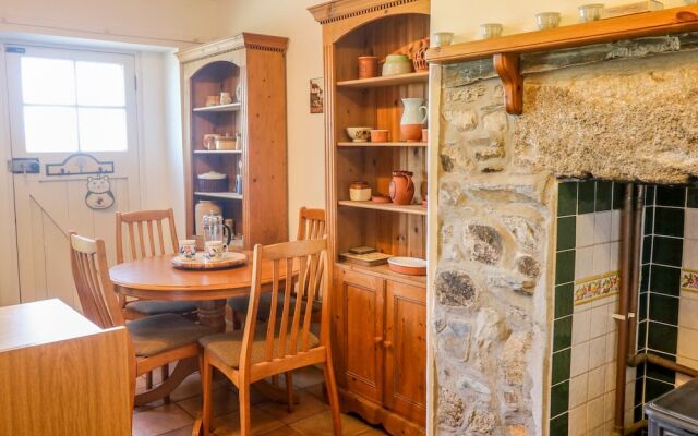 2 Menefreda Cottages