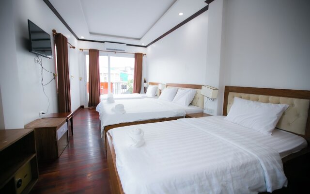 Ruby Riverside Hotel & Hostel