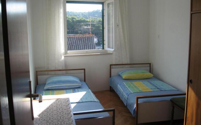 Apartment Pero - free wifi and air con