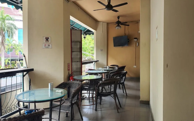SPOT ON 90984 Gn Homestay