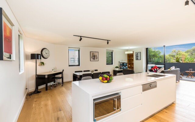 Sydney Townhouse with Parking and Deck