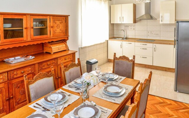 Stunning Apartment in Malinska With Wifi and 2 Bedrooms