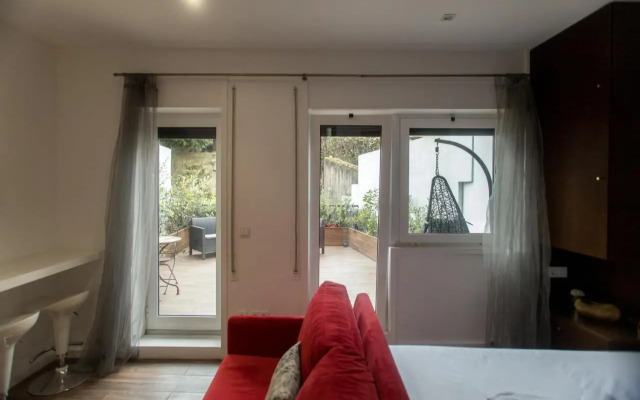 Almada Studios & Suites