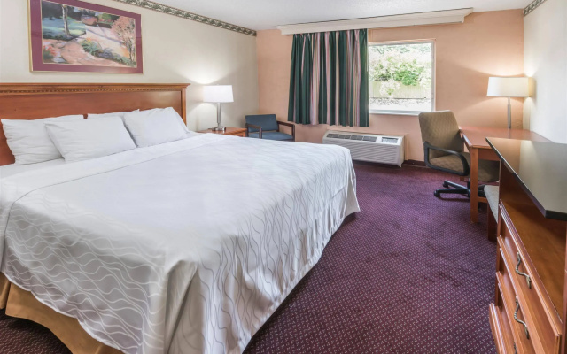 Columbus Grand Hotel & Banquet Center