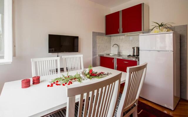 Dante Apartment