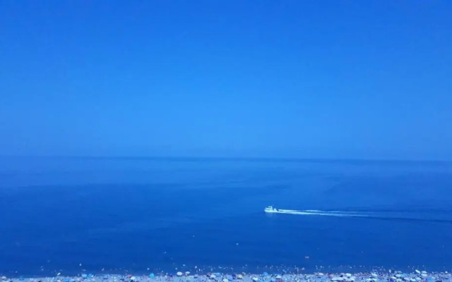 J.R Apartment in the sea