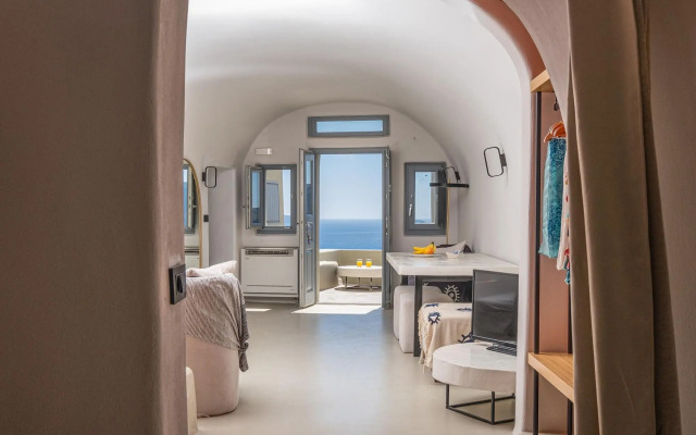 SantorOia Luxury Suites