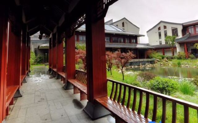 Donghai Hot Spring Hotel