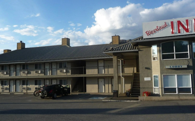 Riverland Inn & Suites