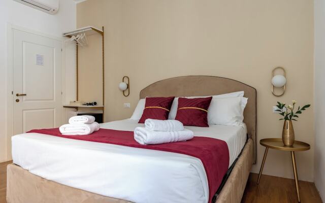 Decimo Meridio- At Spanish Steps-