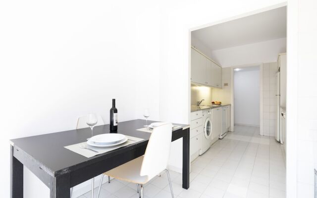 AB Olympic Village Beach Apartment