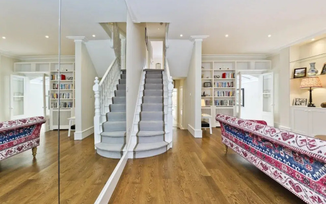Stunning Recently Renovated 3 Bedroom Home Fuham - Munster Village