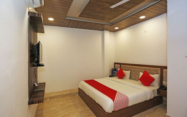 Capital O 15566 Hotel Rosewood Inn