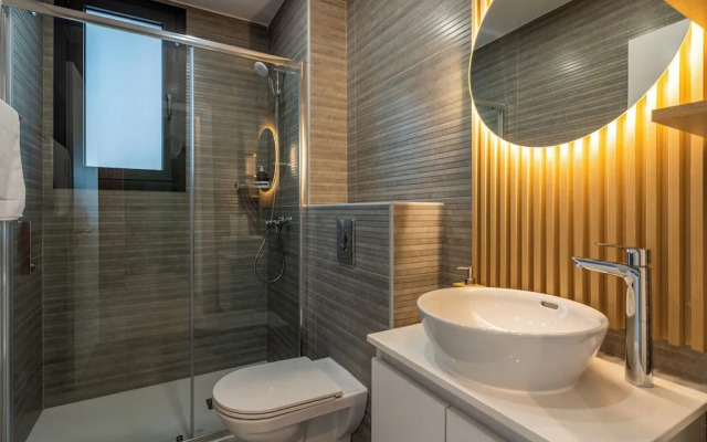 Beachcomber 2-BR Apartment in Larnaca
